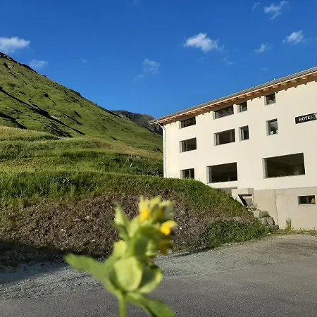 Hotel Avers *