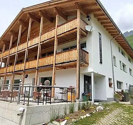 Hotel Avers *